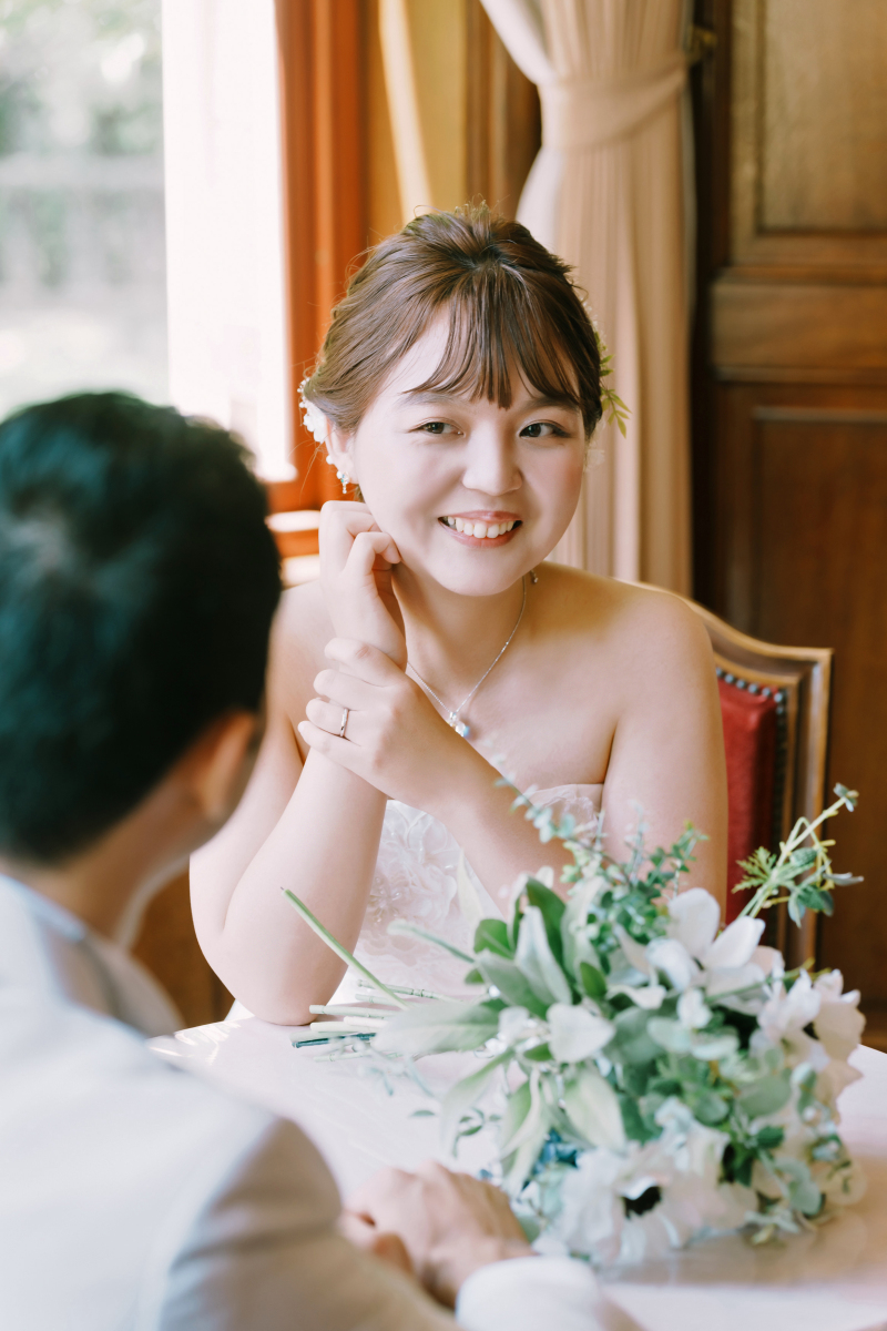 お部屋で座ったお写真!ご新婦様バージョン