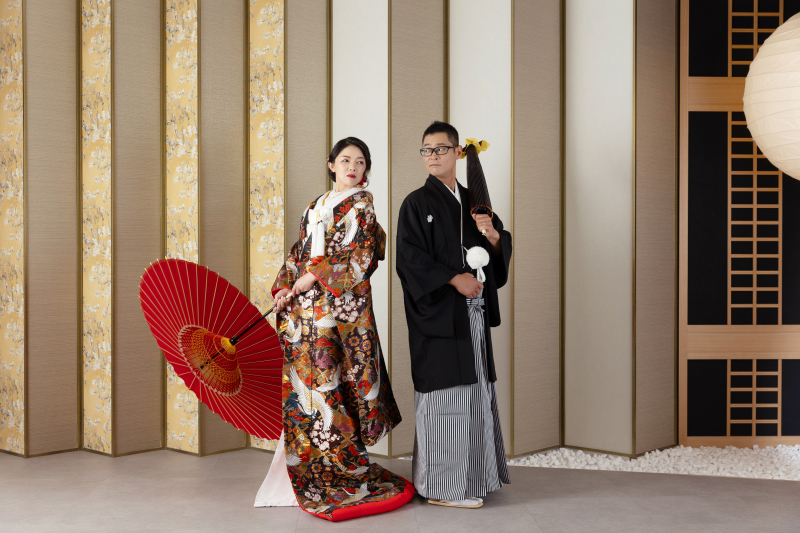 背中合わせで見つめ合い!