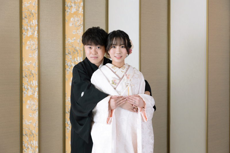 ご新郎様からバックハグ♡