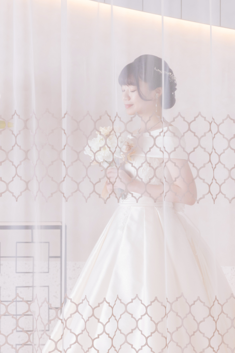 カーテン越しに...