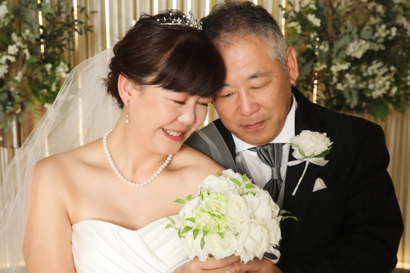 お2人でブーケを持ってなかよく♡