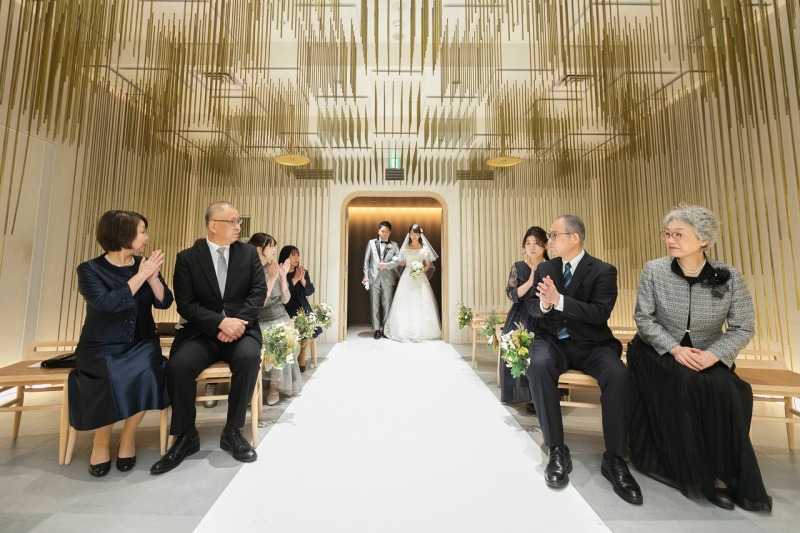 ウエディングドレスにチェンジ