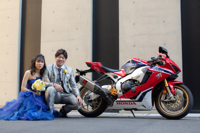 お座りショットも!