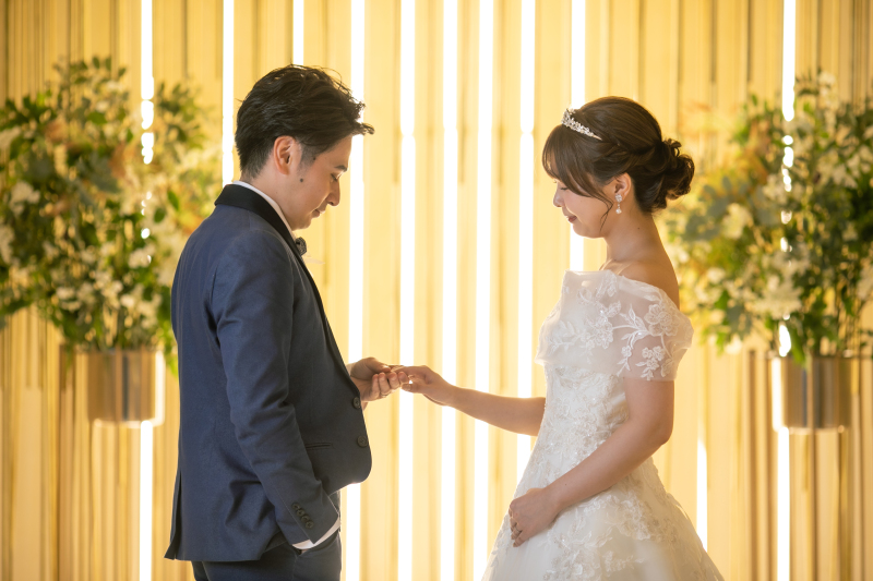 新郎様のエスコートで