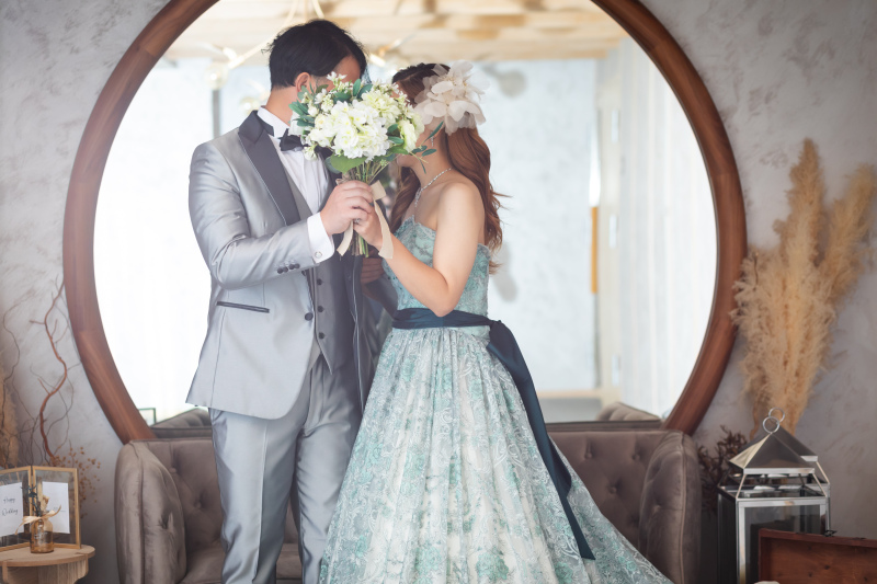 ブーケでお顔をかくして...