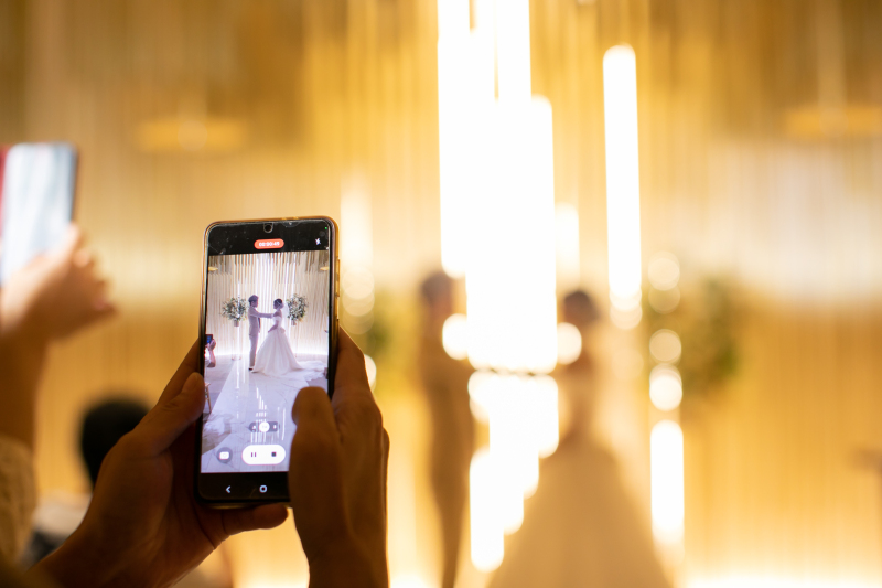 ゲストのみなさま越しで...