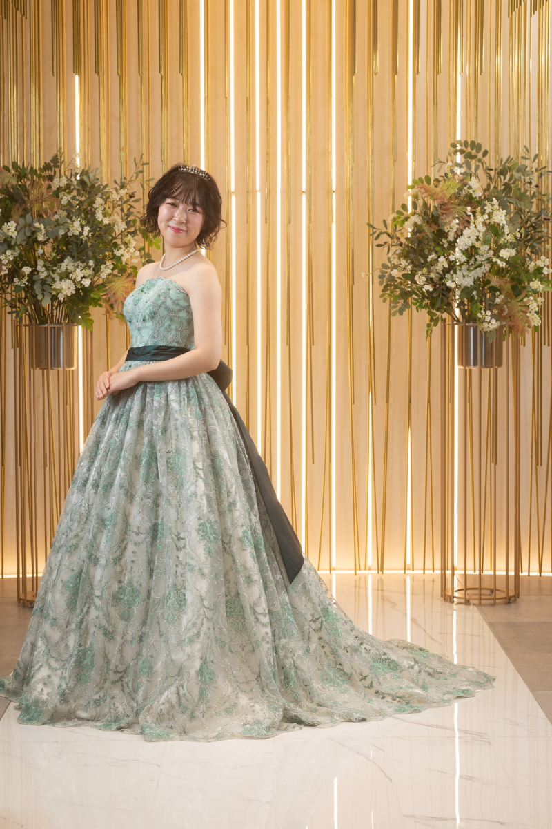 オーバーカラードレス