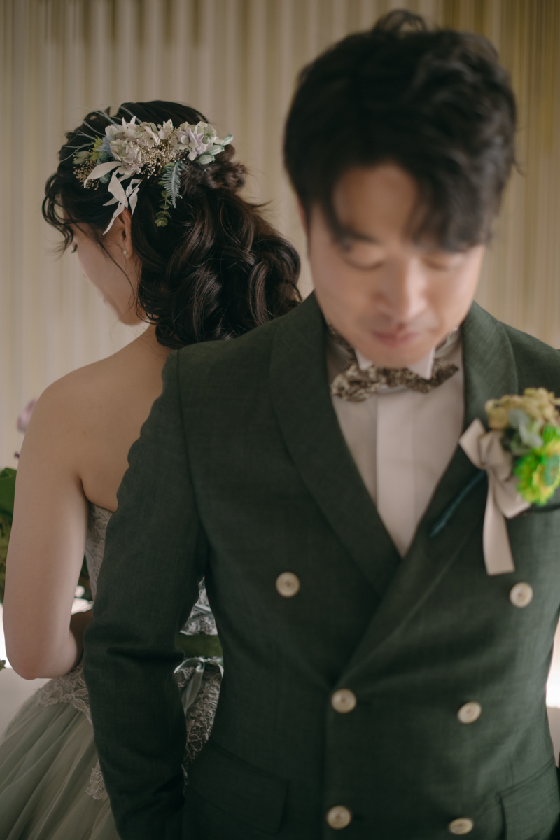 新婦様の後ろ姿と