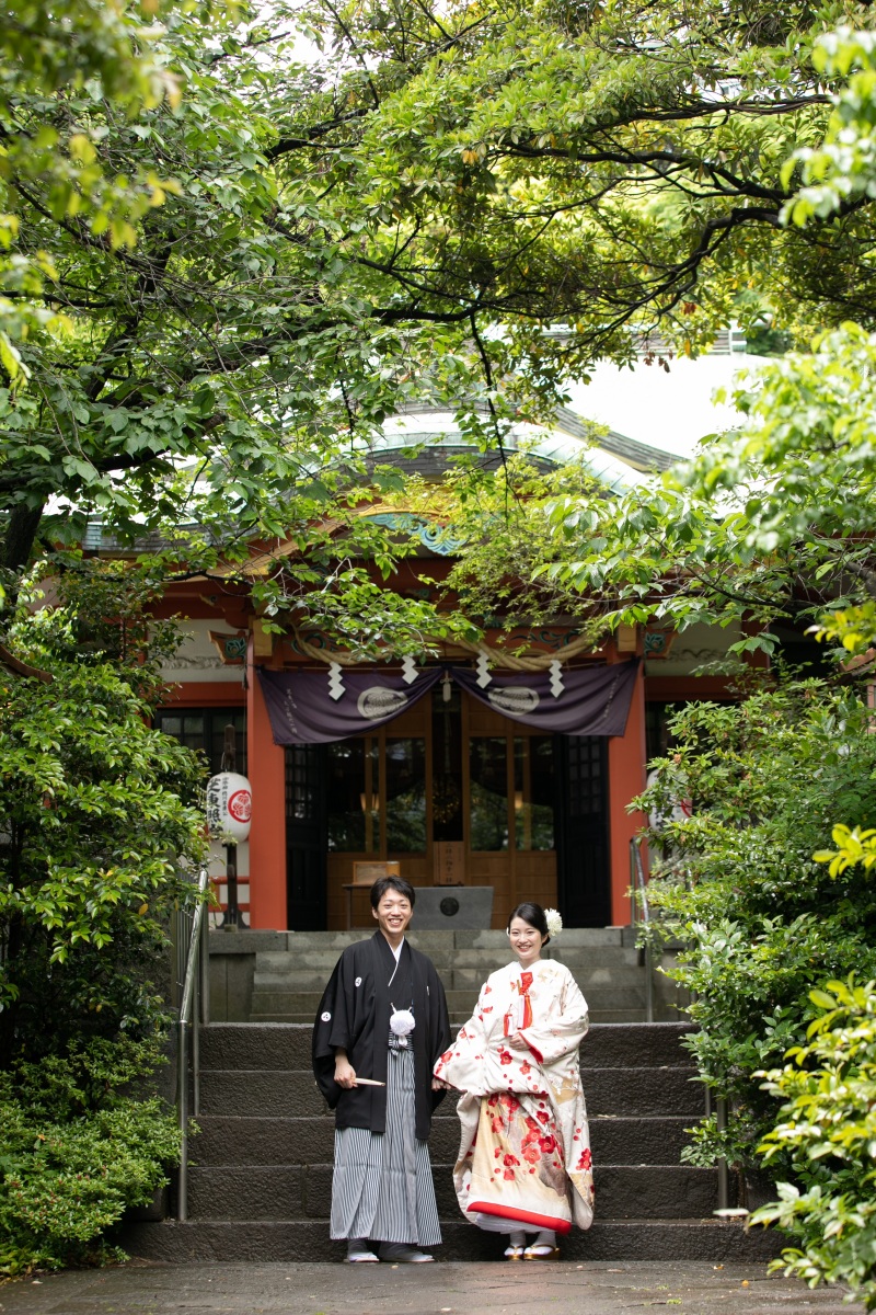 御社殿をバッグに