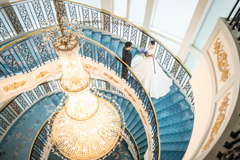 クラシカルな螺旋階段で