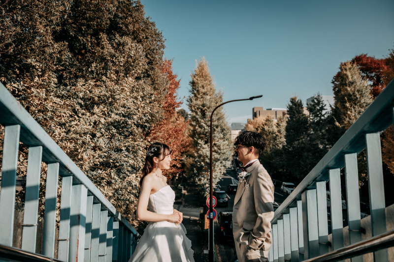 街をお散歩しながら歩道橋で♪