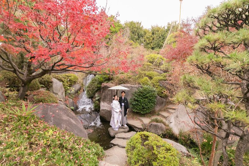 赤い紅葉と白無垢が素敵♪