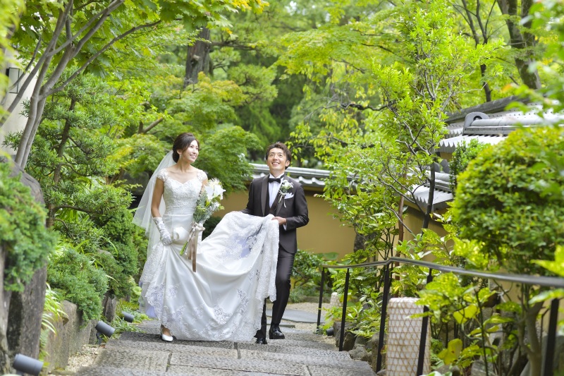 庭園へ続く坂道