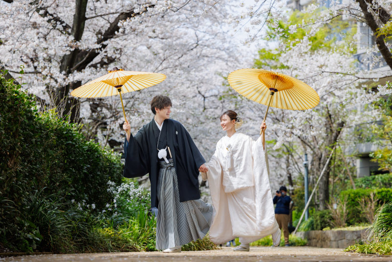和傘をもって印象的な1枚