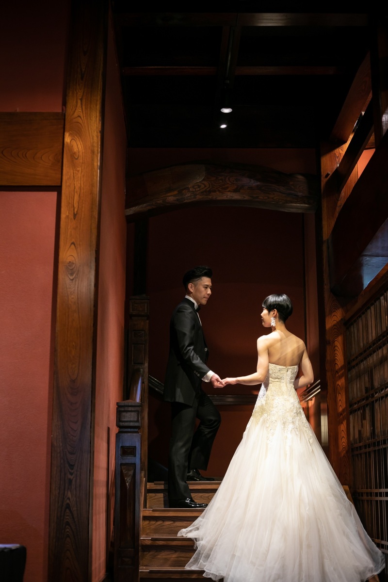 ベンガラ色の壁