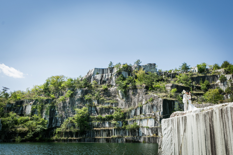 大自然をバックに