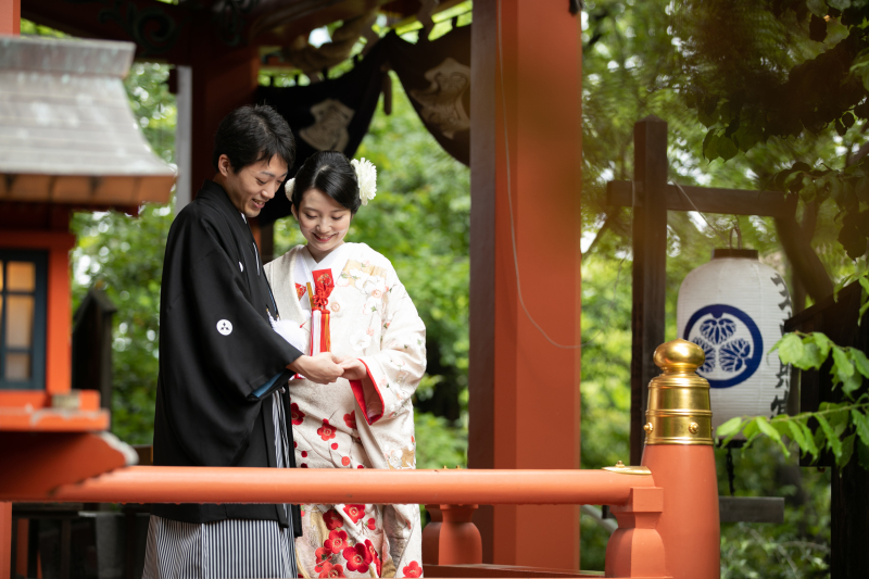 御社殿のわきで