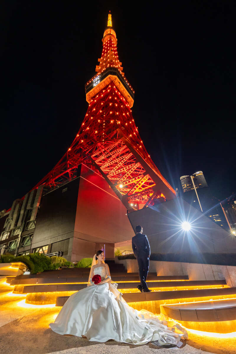 ライトアップされた東京タワーをバックに…*