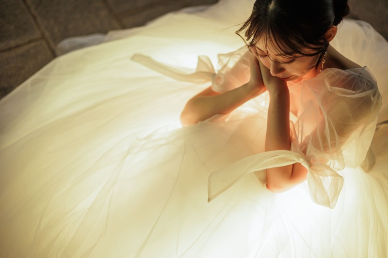 【光り輝くドレスで幻想的なナイトフォトを☆】光るパニエ×丸の内ナイト撮影(撮影データ100カット)*衣裳にこだわりたい花嫁様へ
