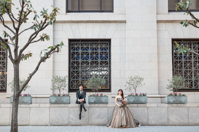 近代建築の建物とおふたりで。
