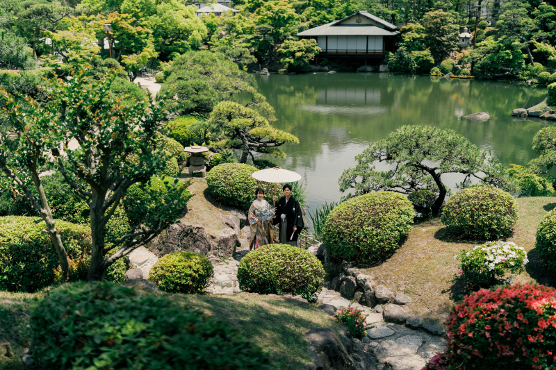 庭園の中でおふたりの引きショット♥
