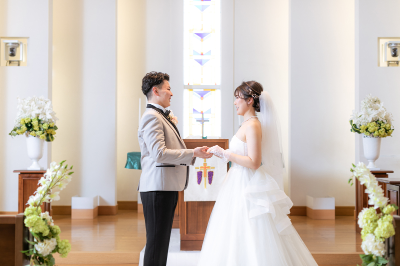 やさしい光がおふたりを包み込みます。