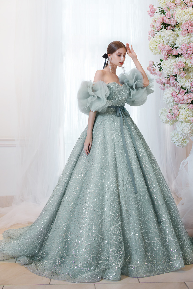 クチュールナオコ神戸店_カラードレスが豊富