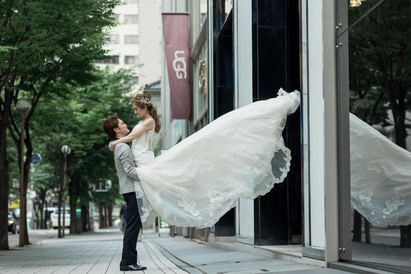 クチュールナオコ神戸店_ウエディングドレスが豊富