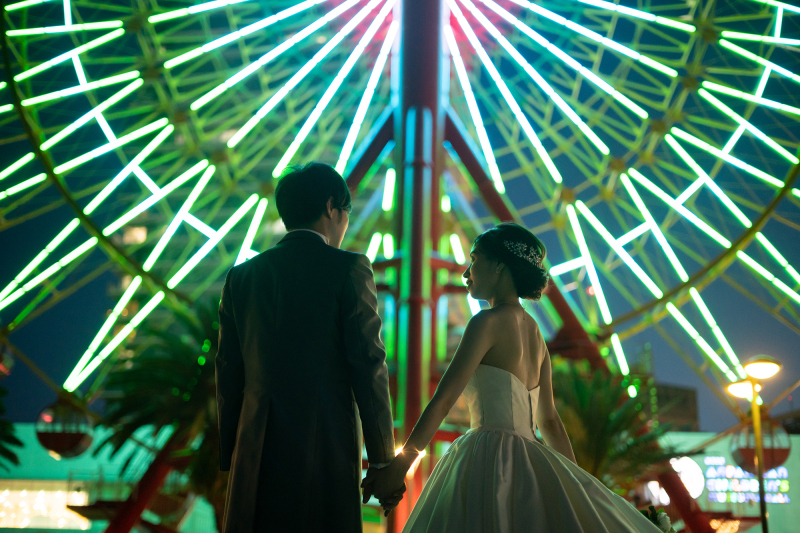 観覧車の光がいい感じの写真