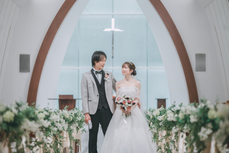 家族に見守られて｜13会場から選べる、貸切チャペルで叶えるファミリーフォトプラン【データ50カット込み】