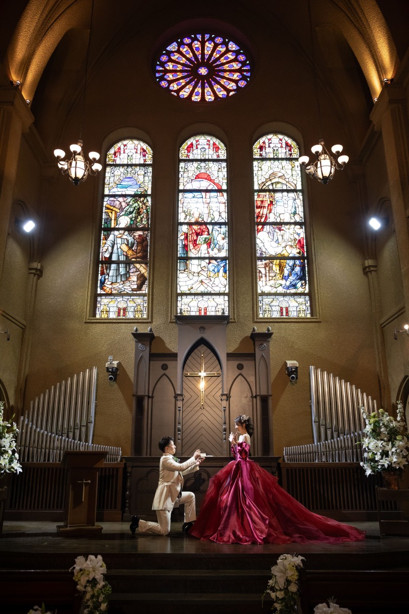 教会でプロポーズショット♡