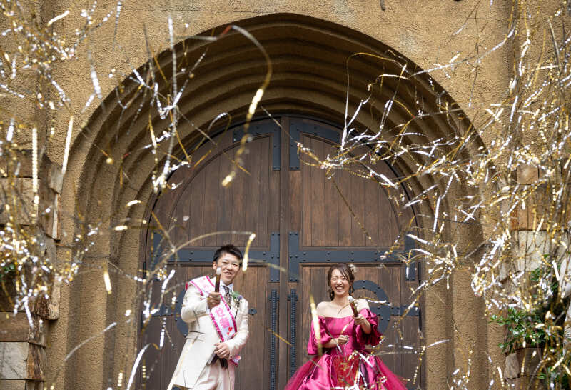 おふたりの笑顔が素敵♡クラッカーショット