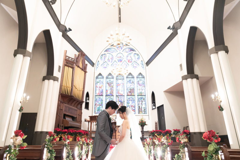 セント・ジョージ教会のステンドグラスを背景に♪