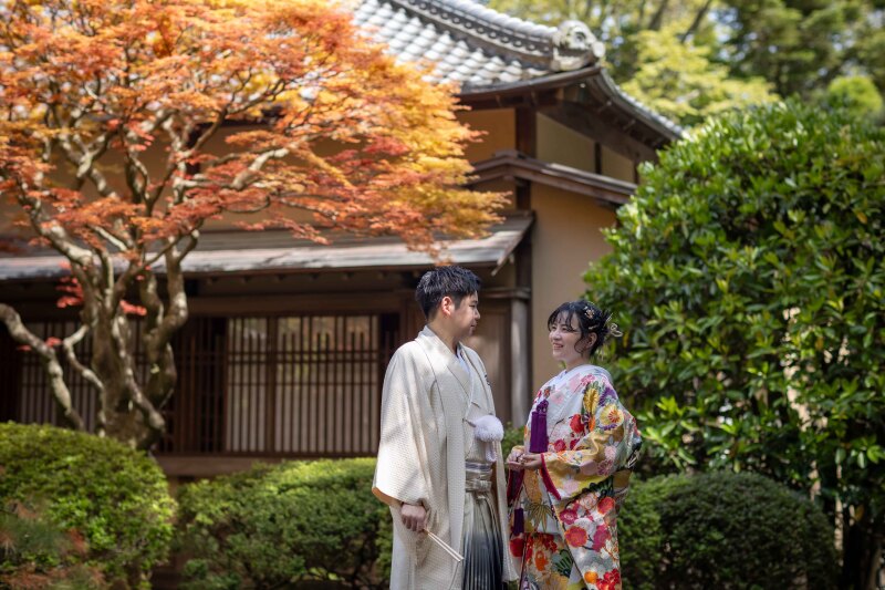 色とりどりの樹々をバックに2ショットも