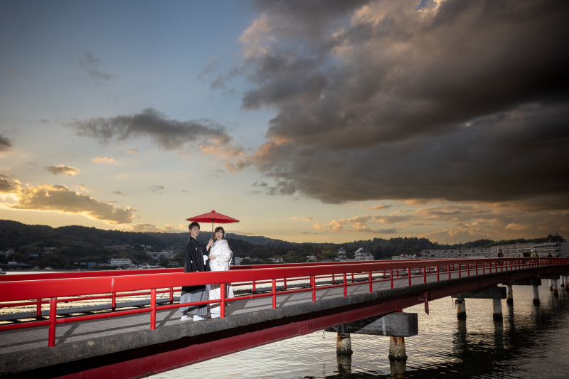朱色が映える、福浦橋