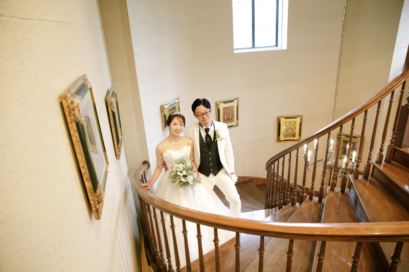 あたたかみのある木造の階段で♪