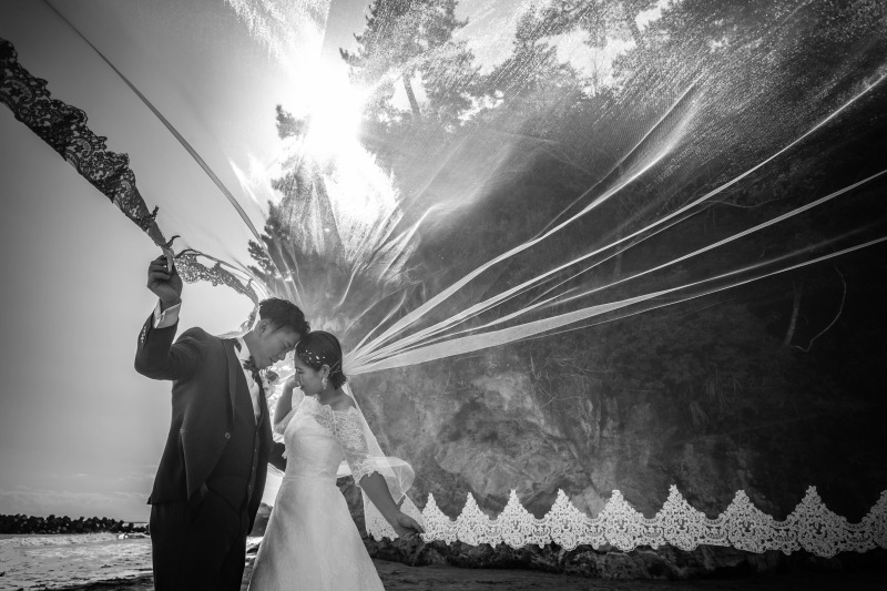 海風になびくベール