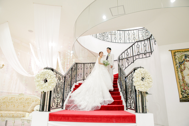 赤い絨毯が素敵な階段ショット！