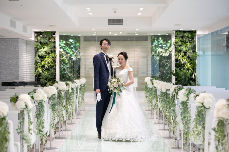 チャペルでのフォーマルポーズ