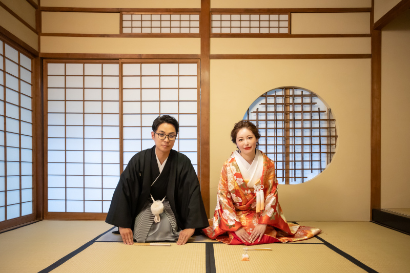 茶室の中で正座ショットも♪