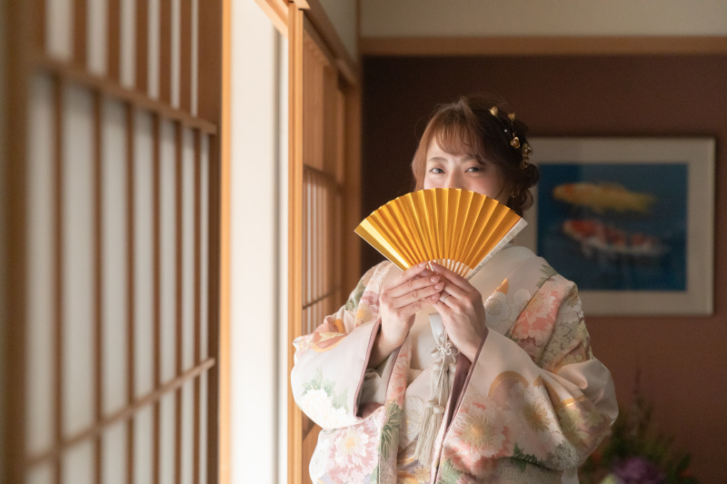 末広でお顔隠しポーズ♪