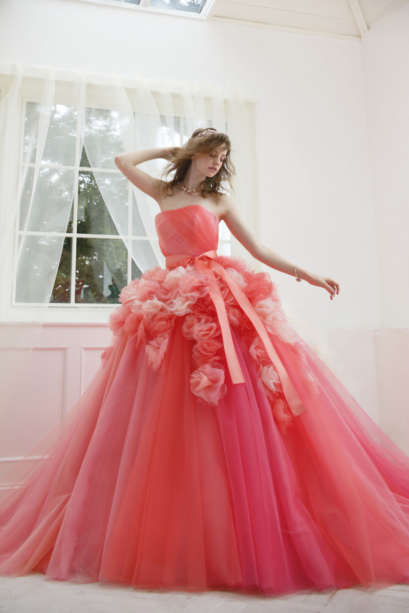 クチュールナオコ仙台店_カラードレスが豊富