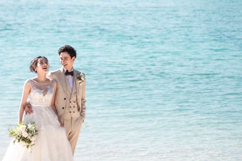 沖縄・石垣島の美しい海でフォトウエディング