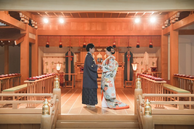 総檜造りの神殿で和装フォト婚プラン｜結婚式用の和装で、神殿フォトがより上質に。＊和装＆撮影データ50カット込み