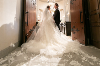 選べる７つの貸切チャペル｜結婚式用ドレスで、チャペルフォトがより上質に。【洋装チャペルプラン】データ50カット付き