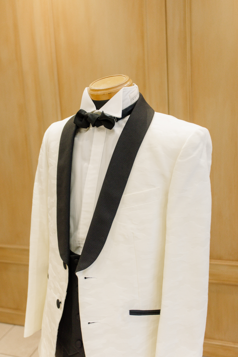 ホワイトタキシード
