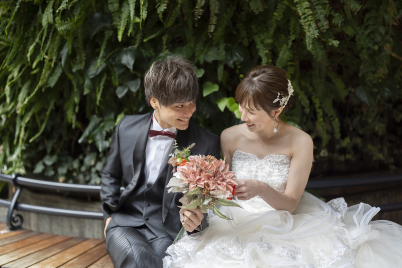 ベンチに座って