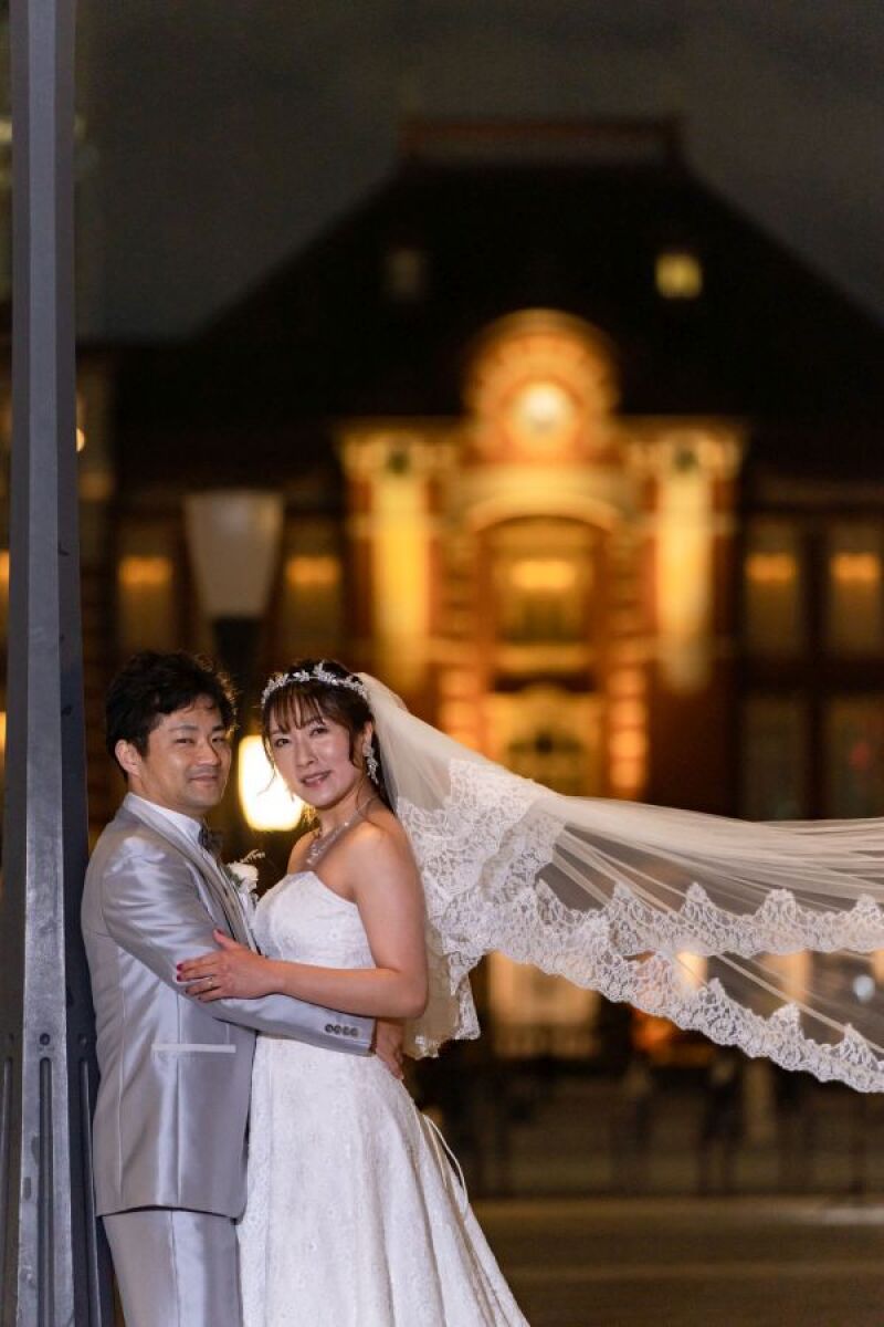 ベールがなびいて