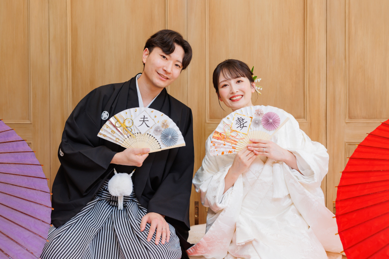 夫婦扇子が引き立てる、和装ならではのしあわせの形