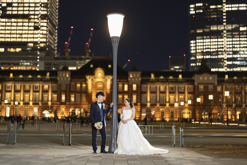 駅舎前で撮影開始！